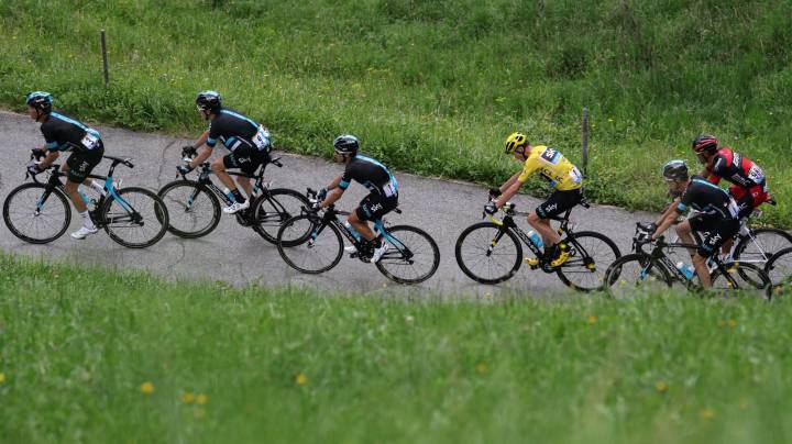 Froome sobrevive a una caída