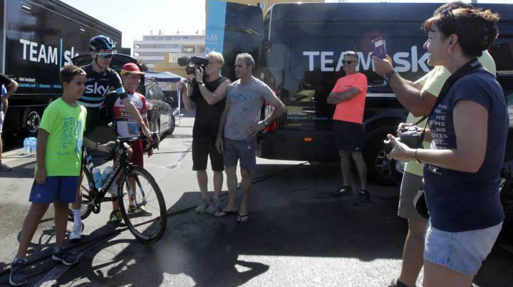 Froome responde al cariño del público: "Quiero a la Vuelta"