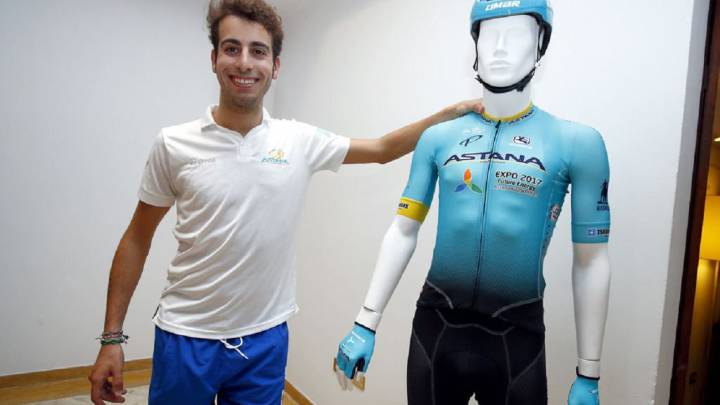 El Astana y el Dimension Data desvelan sus maillots de 2017