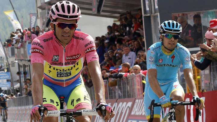 Alberto Contador y Mikel Landa, durante el Giro 2015. Después de medirse en el pasado Tour de Francia, el pinteño y el alavés se verán las caras en la Vuelta a Andalucía con los colores del Trek-Segafredo y del Sky.