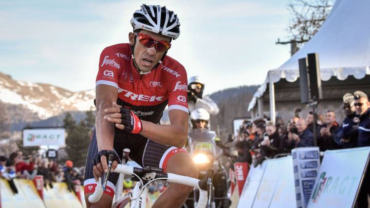 Alberto Contador revive en La Couillole y se sube al podio
