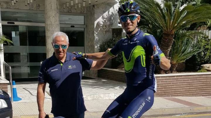 Alejandro Valverde posa antes de la salida de Calella en la Volta a Catalunya. 