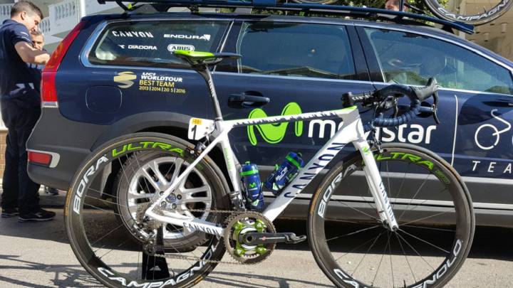 Alejandro Valverde lució una bicicleta especial para celebrar su victoria 100 como profesional en la primera etapa de la Volta a Catalunya.