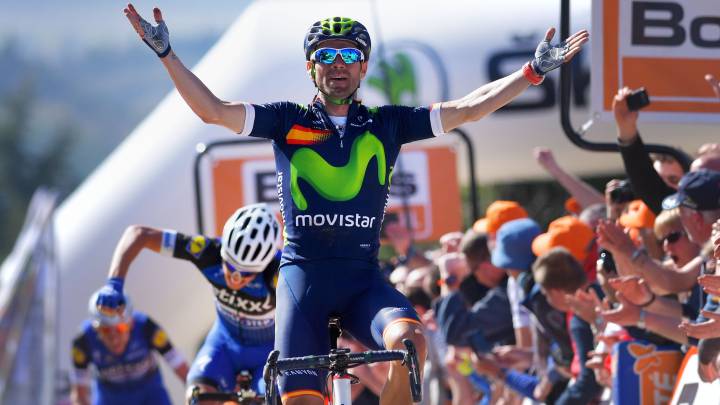 Alejandro Valverde celebra su victoria en la Flecha Valona de 2016 tras imponerse en el Muro de Huy.