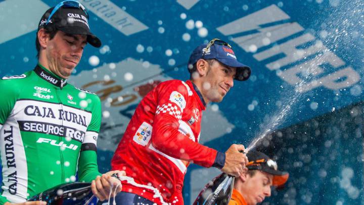 Jaime Rosón, en el podio de la Vuelta a Croacia junto a Vincenzo Nibali y Jan Hirt.
