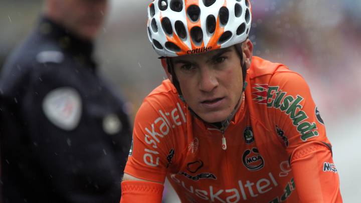 Amets Txurruka llega a la meta de Colmar en el Tour de Francia 2009, donde finalizó segundo en la etapa tras Heinrich Haussler.