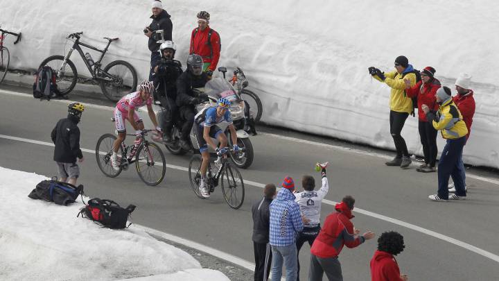 Ryder Hesjedal y Joaquim 'Purito' Rodríguez ascienden el Passo dello Stelvio en el Giro de Italia de 2012.