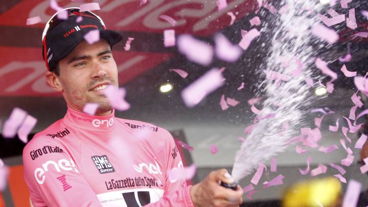 Tom Dumoulin festeja su victoria en el Giro de Italia.