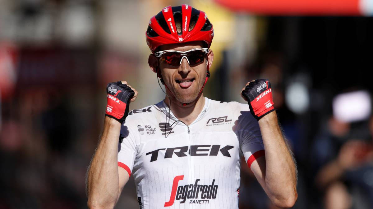 Bauke Mollema celebra su victoria en la 15º etapa del Tour de Francia.