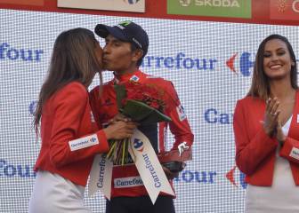 Guillén: “Las azafatas siguen en la Vuelta, sólo nos cuestionamos la foto del beso”