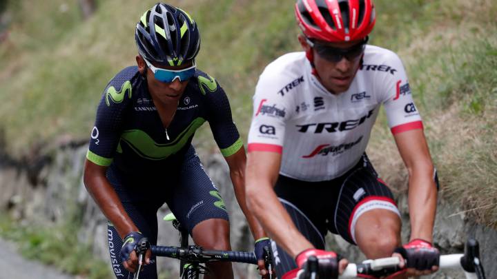 Alberto Contador y Nairo Quintana ruedan durante la subida a la Croix de Fer en la 17ª etapa del Tour de Francia.