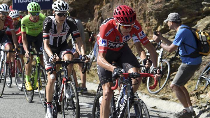Chris Froome tira del grupo de favoritos durante la subida a Sierra Nevada en la Vuelta a España.