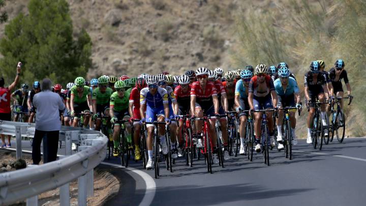 Sigue la retransmisión, en vivo y en directo online, de la 17ª etapa de la Vuelta a España 2017. Recorrido de 180 kilómetros entre Villadiego y Los Machucos. En directo desde las 12:25 horas.
