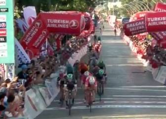 Sam Bennett, primer líder en Turquía al ganar la 1ª etapa