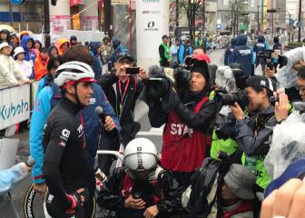 Canola se impone en el baño de masas de Contador en Japón