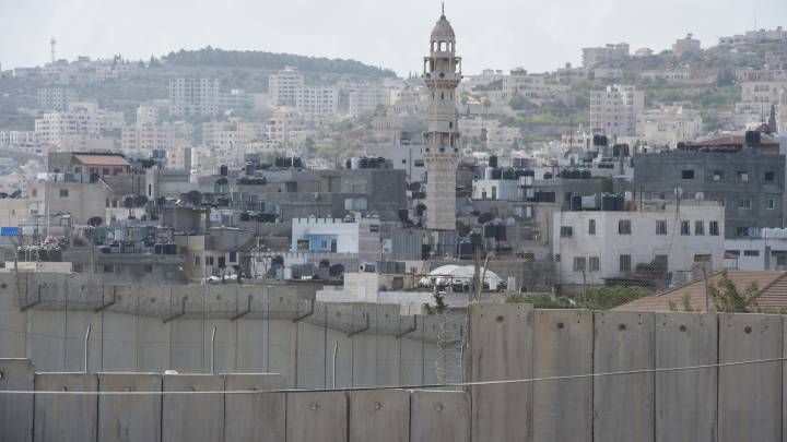 Imagen de la ciudad de Jerusalén y el muro que separa las zonas Oeste y Este.