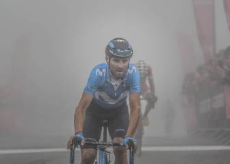 Valverde también está fino: 10º triunfo del año entre la niebla