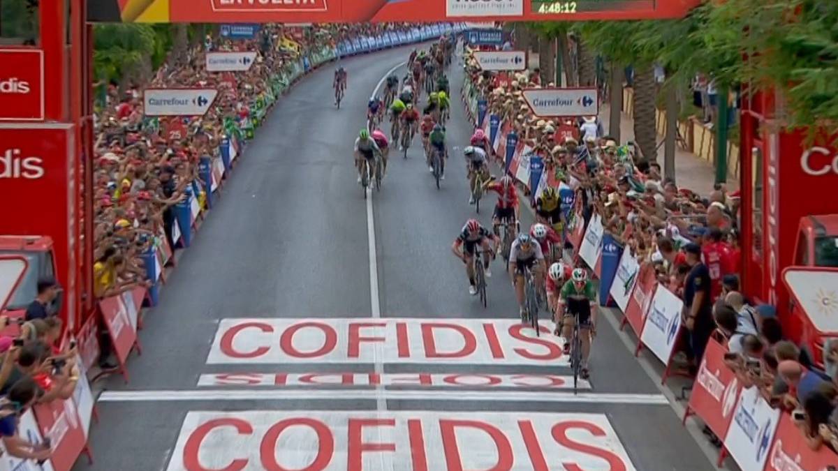 Resumen y resultado de la tercera etapa de la Vuelta: Viviani se impone al sprint