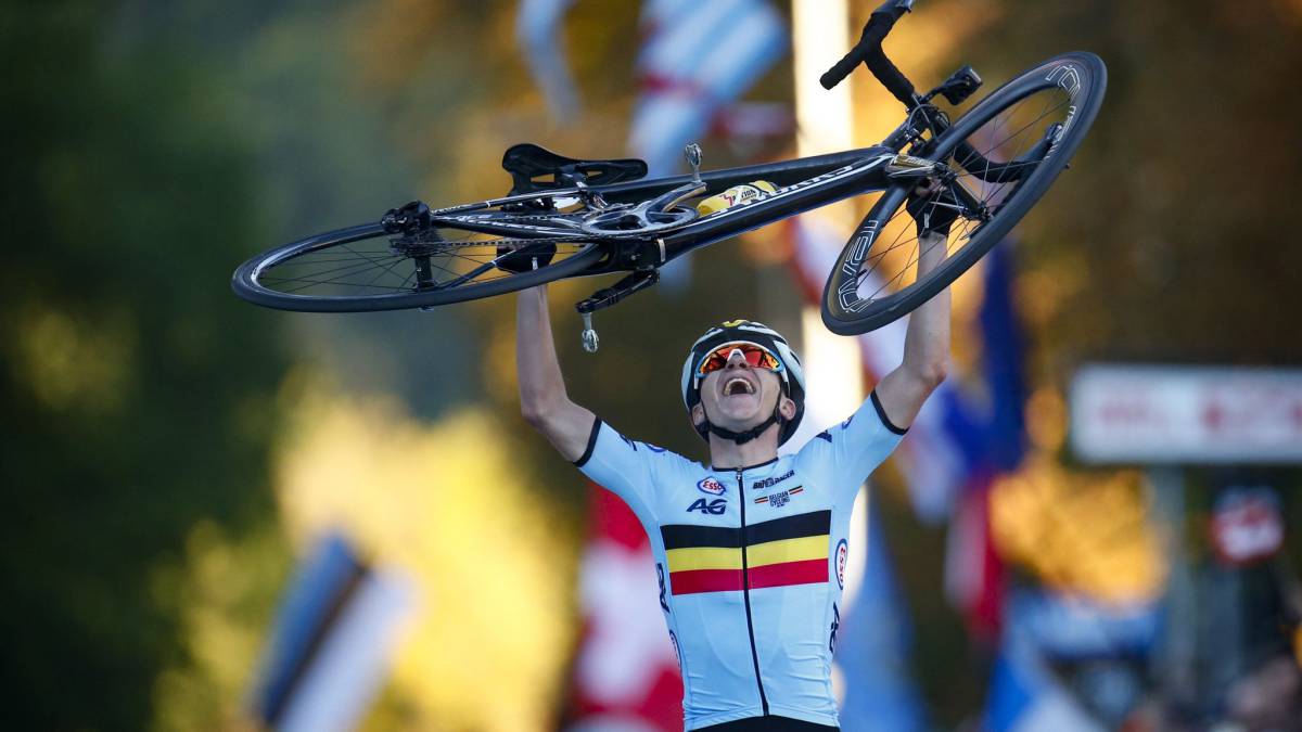 El 'caníbal' Evenepoel vuelve a arrasar y firma el doblete