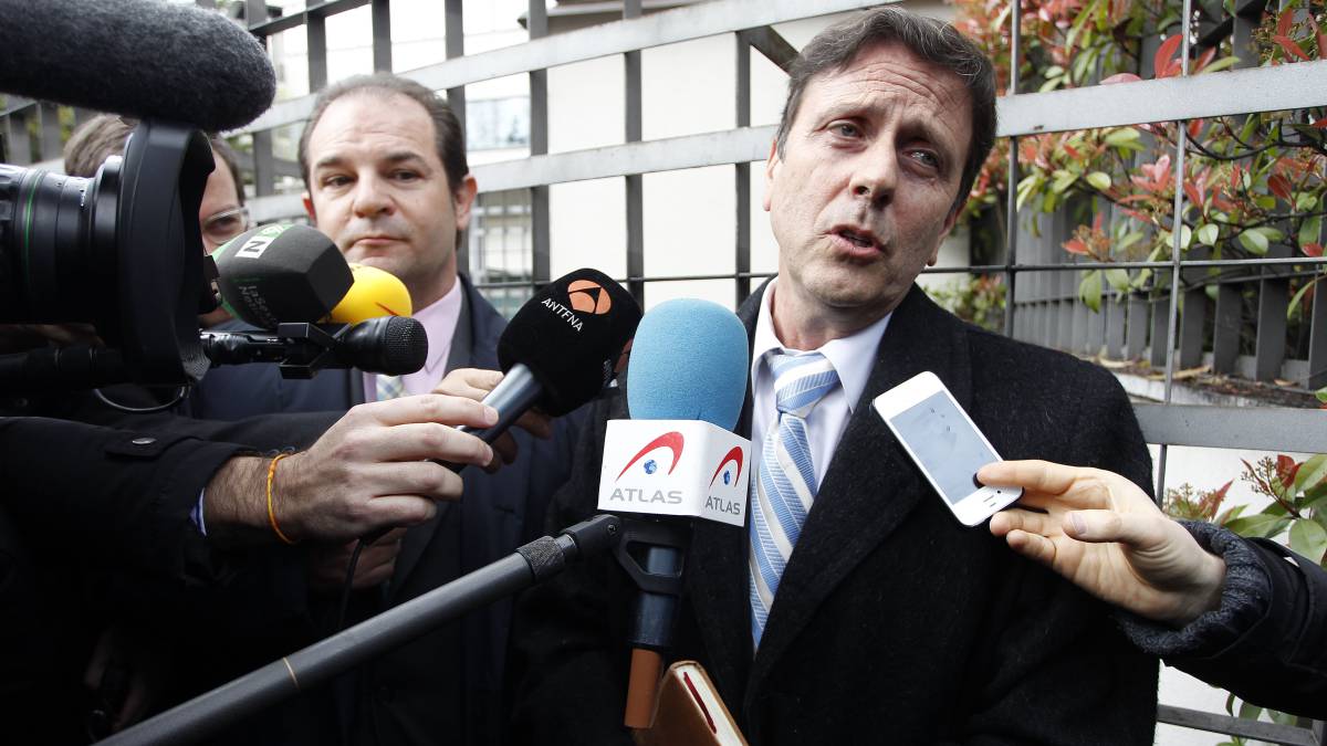 Eufemiano Fuentes atiende a los medios de comunicación antes del juicio de la Operación Puerto y el dopaje en el ciclismo.