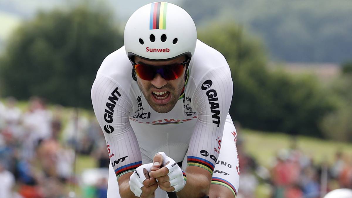 Tom Dumoulin rueda durante la crono final del Tour de Francia 2018 entre Saint-Pée-sur-Nivelle y Espelette.