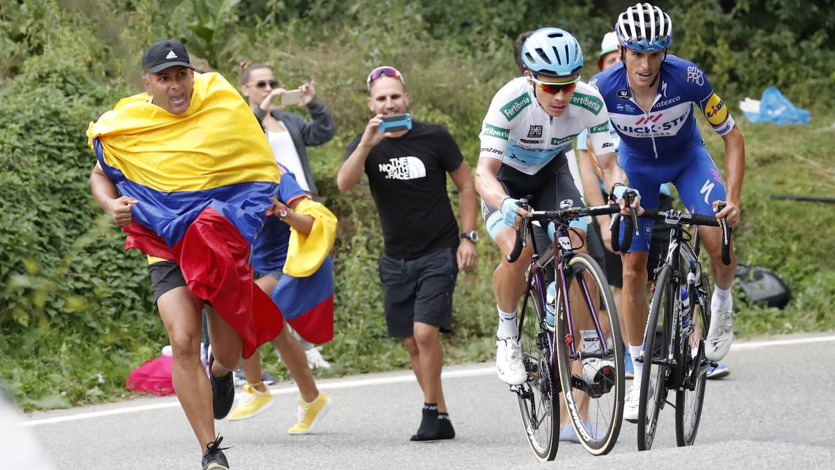 Miguel Ángel 'Supermán' López y Enric Mas suben uno de los puertos de Andorra en la penúltima etapa de la Vuelta a España 2018.