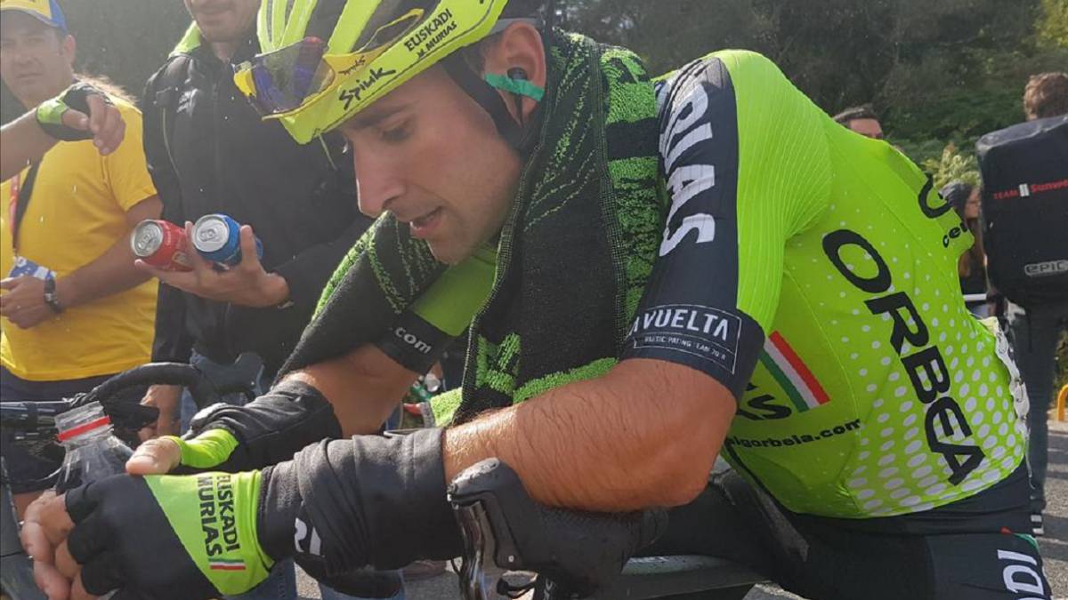 Mikel Bizkarra, tras una etapa de la Vuelta a España.