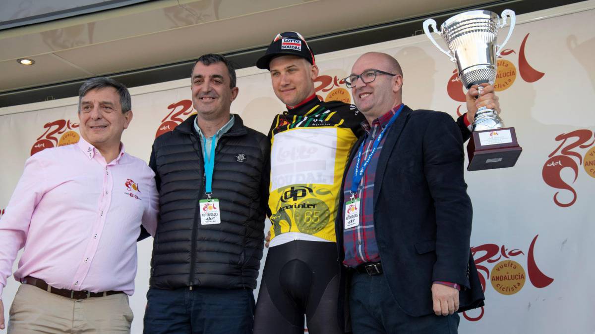 Wellens brilla en la contrarreloj ante el poderío de Astana