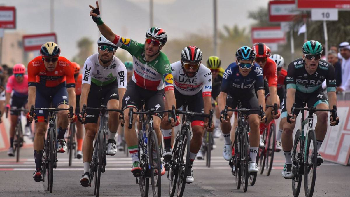 Elia Viviani celebra su victoria en la quinta etapa del UAE Tour con final en Khor Fakkan.