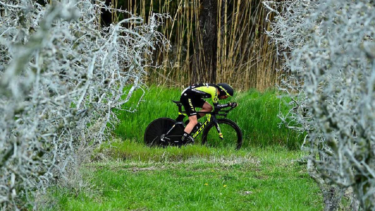 Kwiatkowski es más líder, Bernal ya es 2º y Yates brilla en la crono