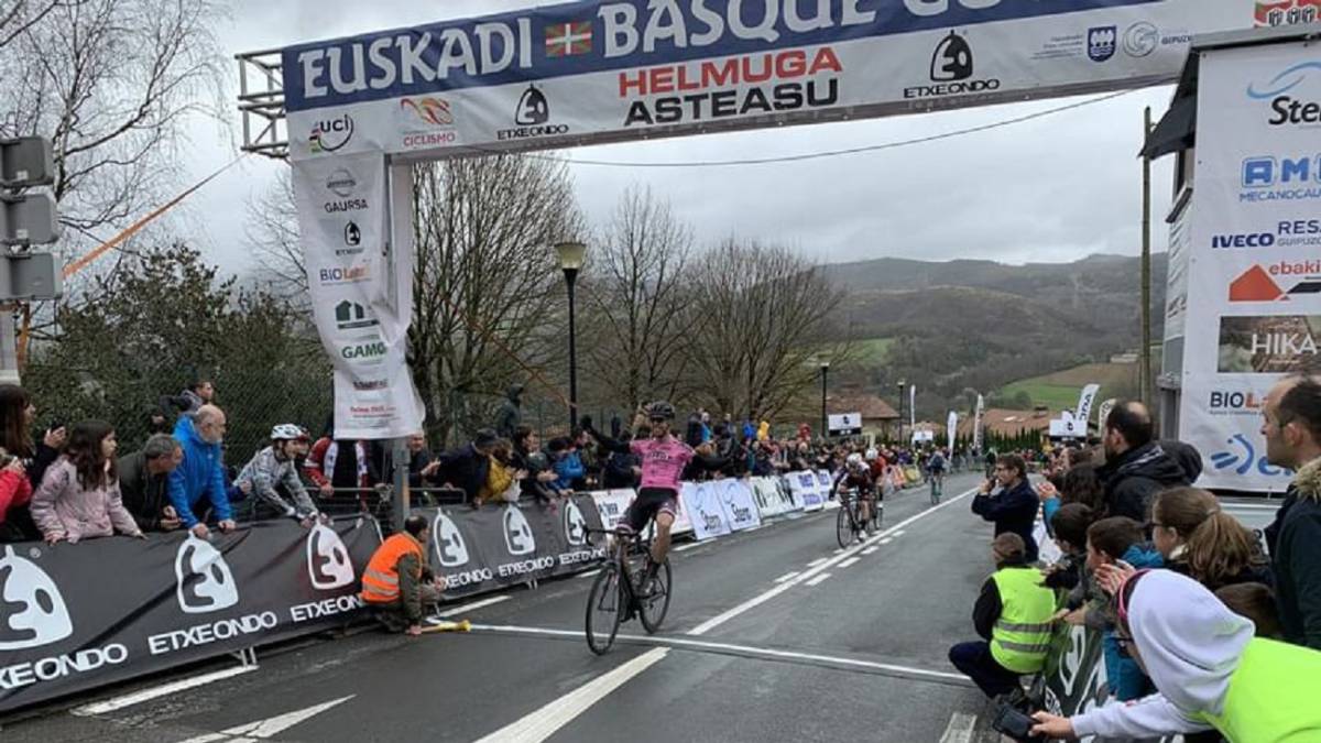 Ángel Fuentes se impone en una vibrante Aiztondo Klasika
