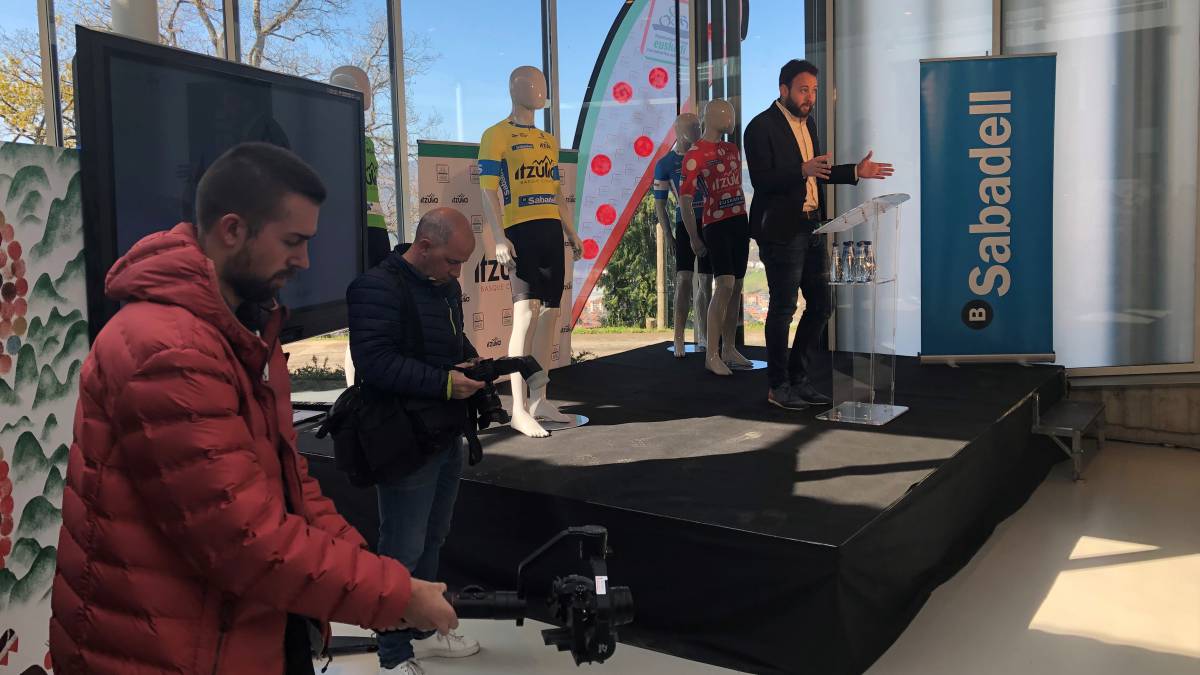 Imagen del acto de presentación de los participantes de la Vuelta al País Vasco 2019.
