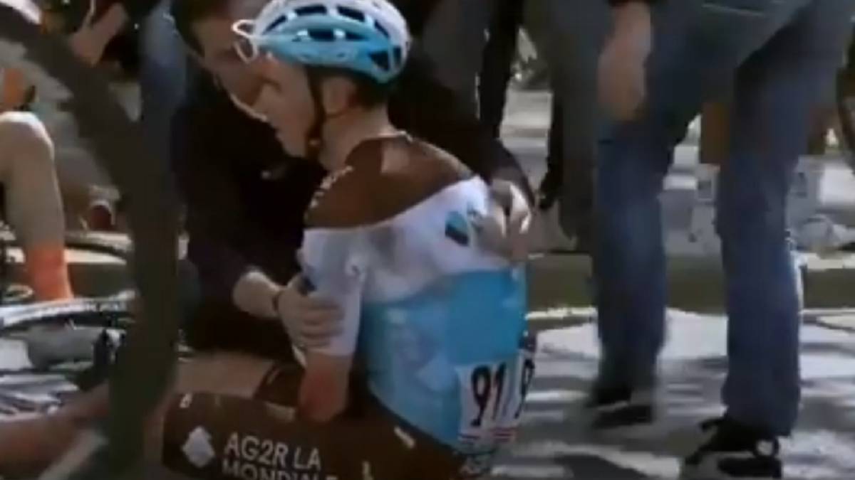 Dura caída en la Volta: Bardet y Marc Soler entre los afectados