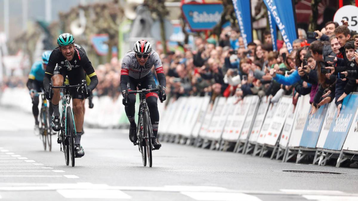 Schachmann logra el triplete y es candidato a ganar la txapela