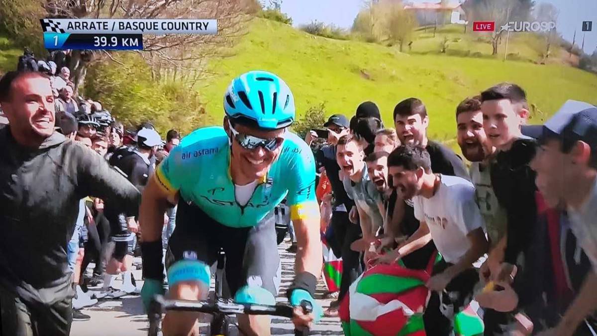 Pedro León, en plena carrera, apoyó a su hermano Luis León