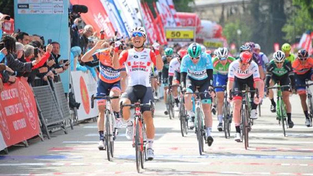 Ewan se impone a Lobato en el duro sprint de Bursa