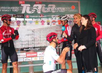 Un ciclista pide matrimonio a su pareja en la última etapa de la Vuelta a Turquía