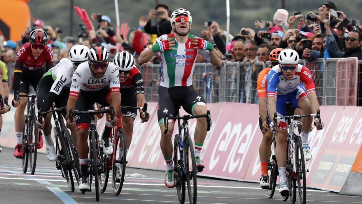 Lefevere: "La descalificación de Viviani es de risa"