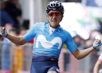 Carapaz gana tras una caída que salvó Roglic: Dumoulin, KO