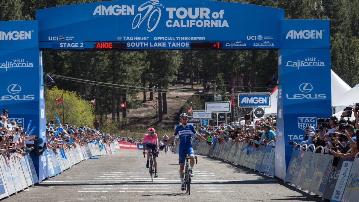 Kasper Asgreen celebra su victoria ante Tejay Van Garderen en la segunda etapa del Amgen Tour of California con llegada a la cima de South Lake Tahoe.