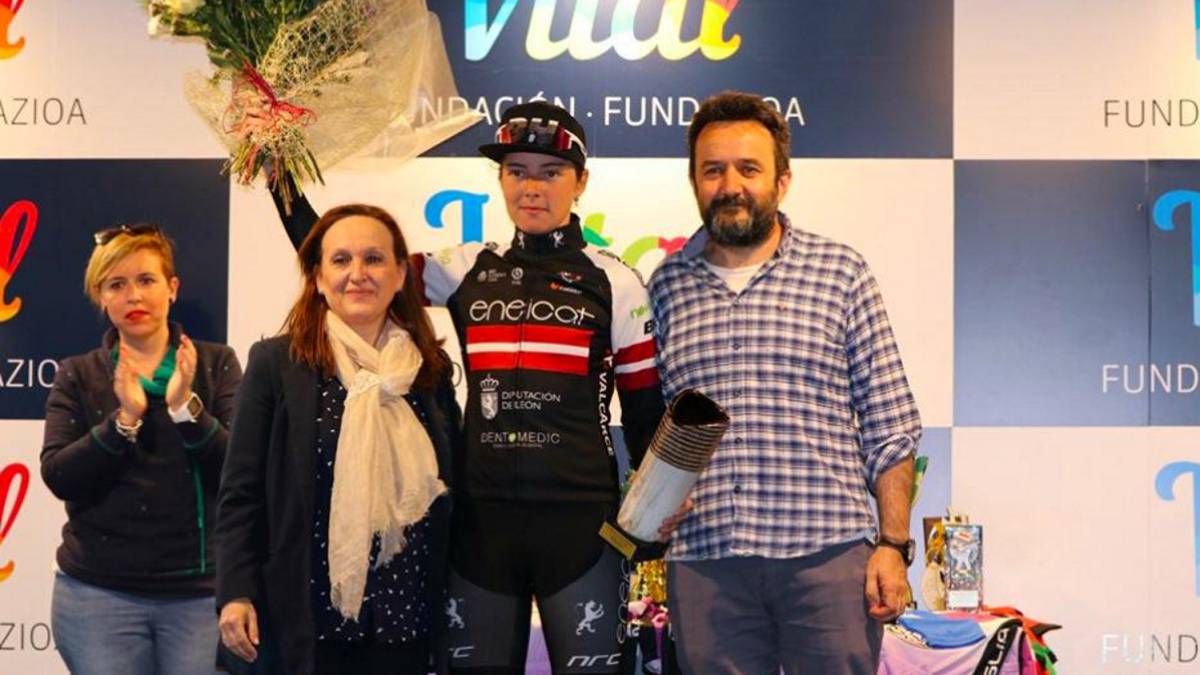 Herida grave una mujer de 62 años tras ser atropellada en Amurrio en una prueba ciclista