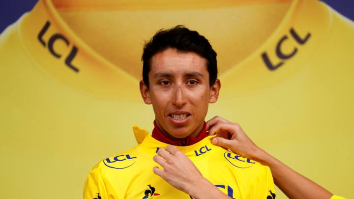 Egan Bernal en el podio del Tour de Francia 2019.