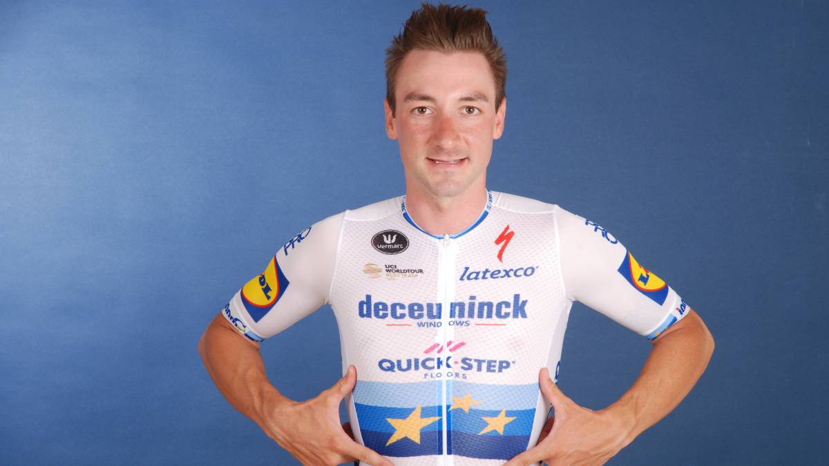 Elia Viviani con el maillot de Campeón de Europa.