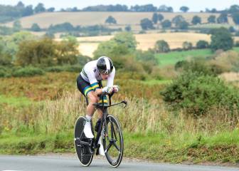 Dennis consigue su segundo arcoíris con plata de Evenepoel