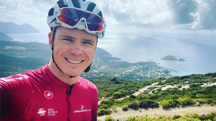 Froome sube de nuevo a la bici