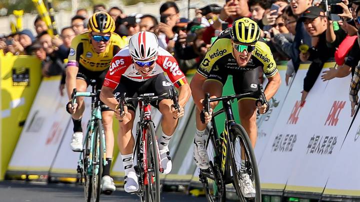 Ewan se impone en Shanghái con un combativo Bernal