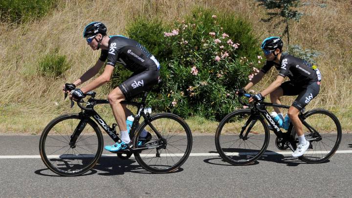Kenny Elissonde rueda junto a Chris Froome durante una etapa del Herald Sun Tour 2017.