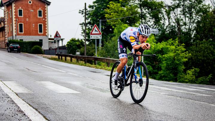 Evenepoel va en serio al Giro