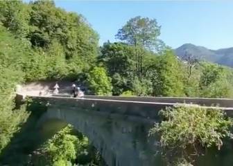 Nueva toma de la escalofriante caída de ciclista por un barranco