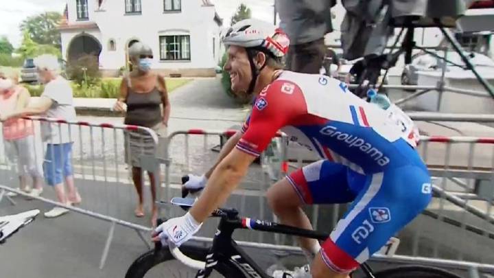 Demare se lleva el mano a mano con Ewan en el esprint